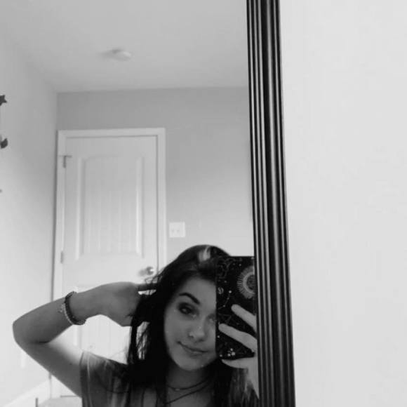 Meet your Posher, Haleigh - Picture 1 of 1